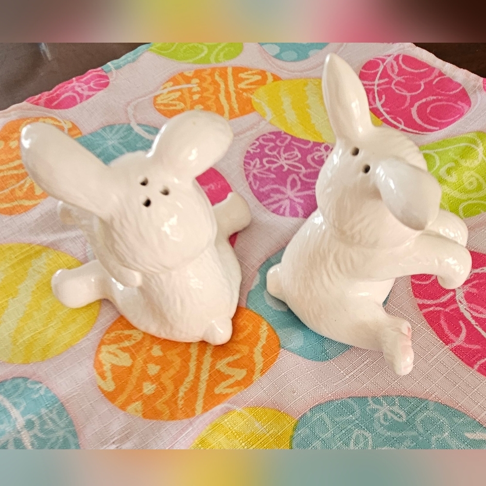 🐰 Vtg Bunny Hanging Salt & Pepper Shakers - Picture 2 of 9